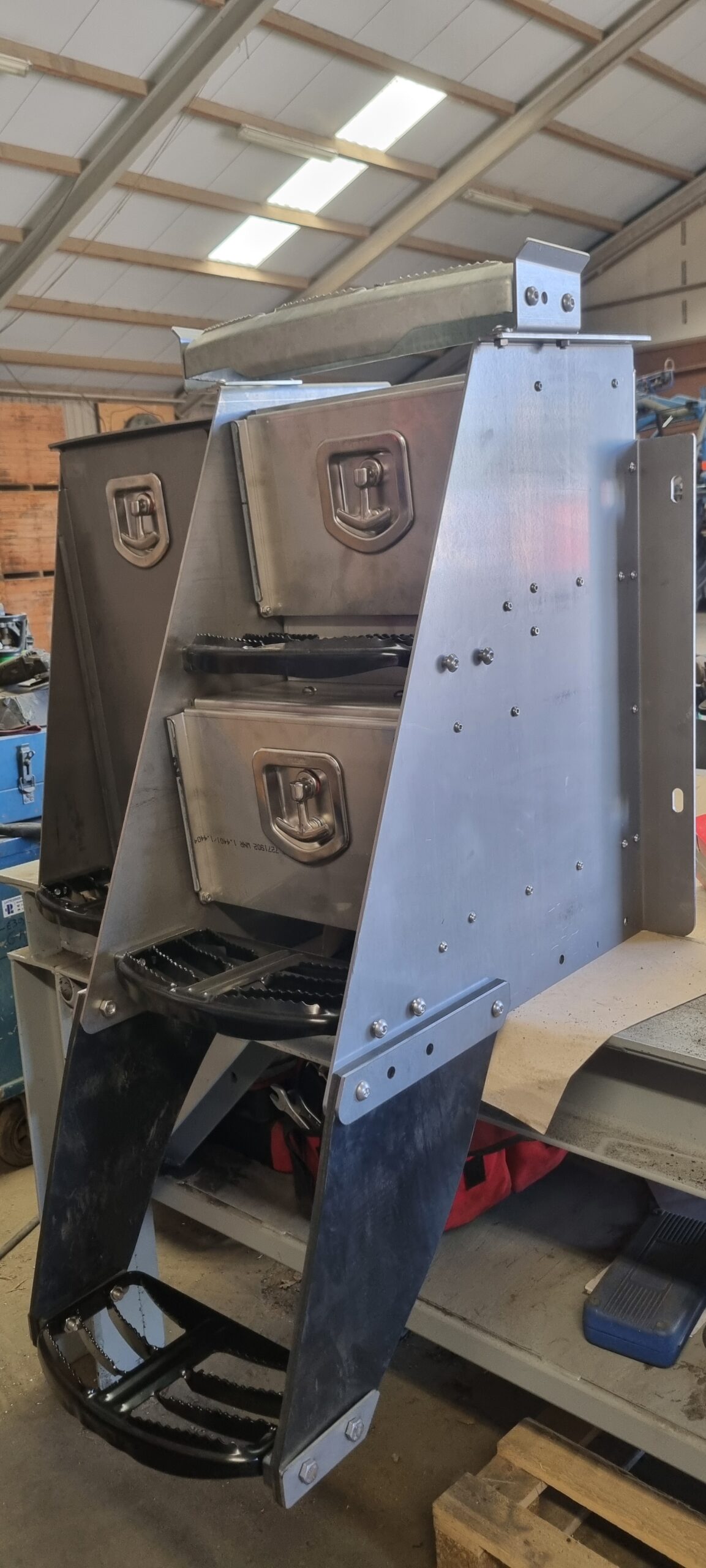 Op maat gemaakte trap en accubak