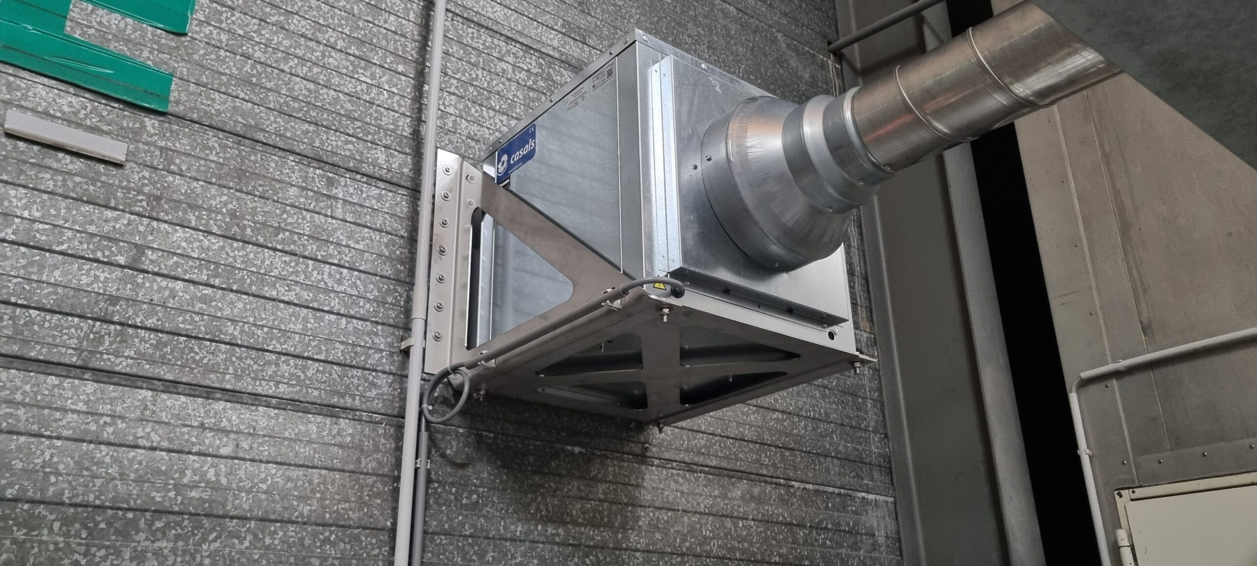 Afzuigmotor met RVS beugels